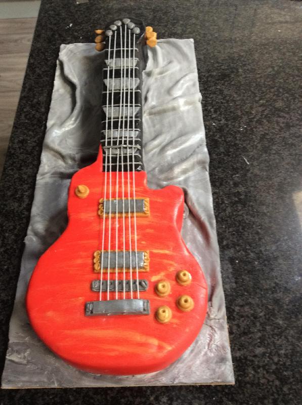 Gibson guitar cake