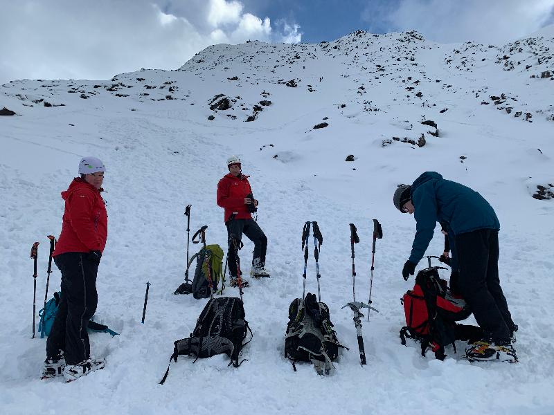 Superb introduction to winter mountaineering!