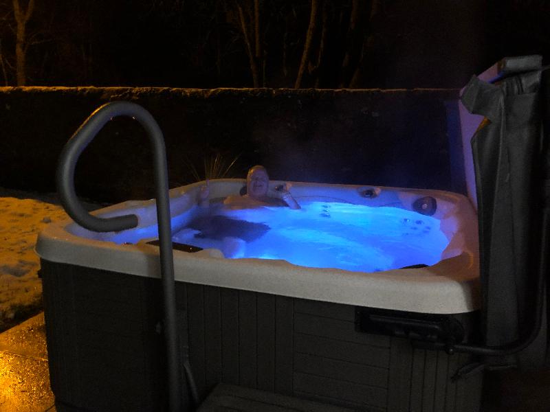 Escape 8 hot tub