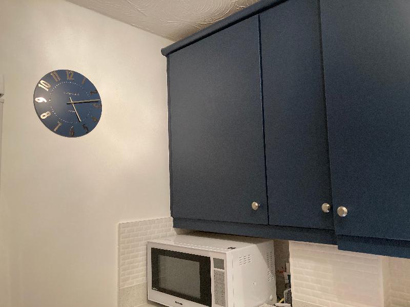 I bought the dark blue clock to match my new kitchen cupboards.