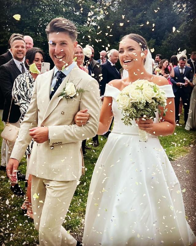 Wedding confetti throw, made special photos on the day.