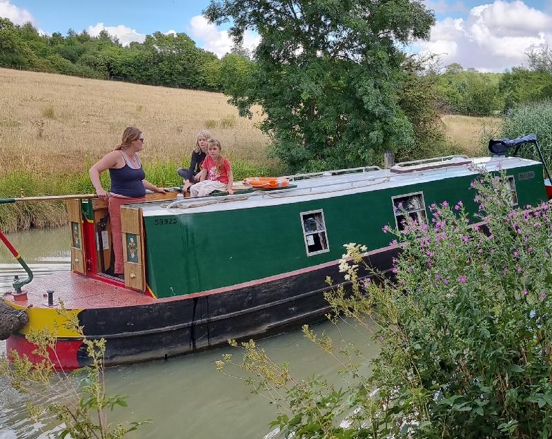 Relaxing cruise to Welford and back. Very peaceful part of the canal.