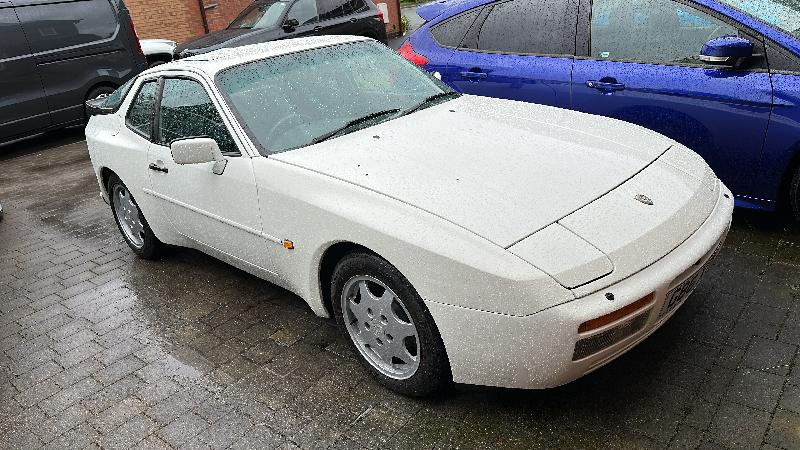 Porsche 944 S2