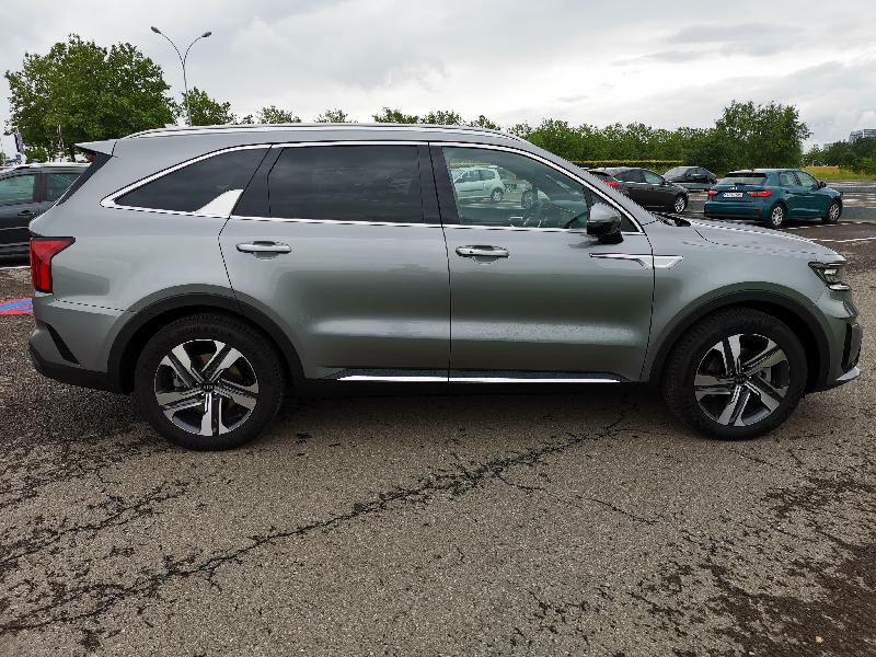 J'étais sur le point de commettre la grossière erreur d'acheter un Peugeot Rifter mais dû…