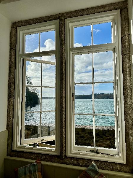 Beautiful Victorian waterfront cottage in pretty hamlet on Helford estuary