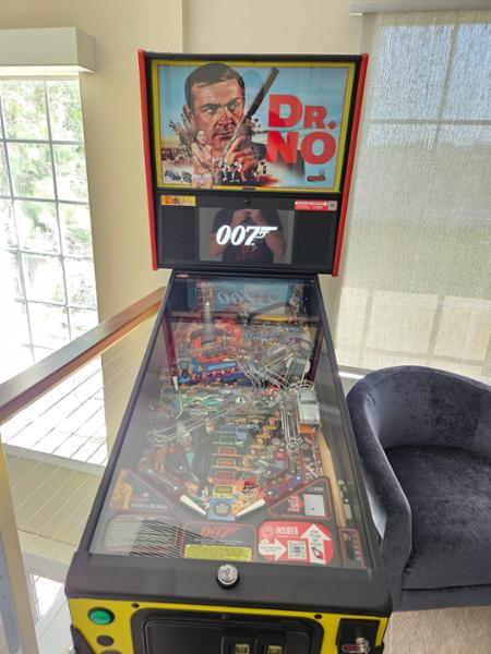 James Bond 007 Pro Pinball Machine by Stern