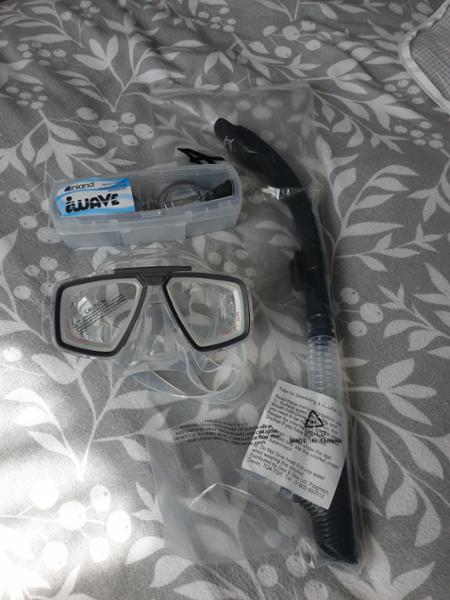 iWave swimming goggles including prescription lenses