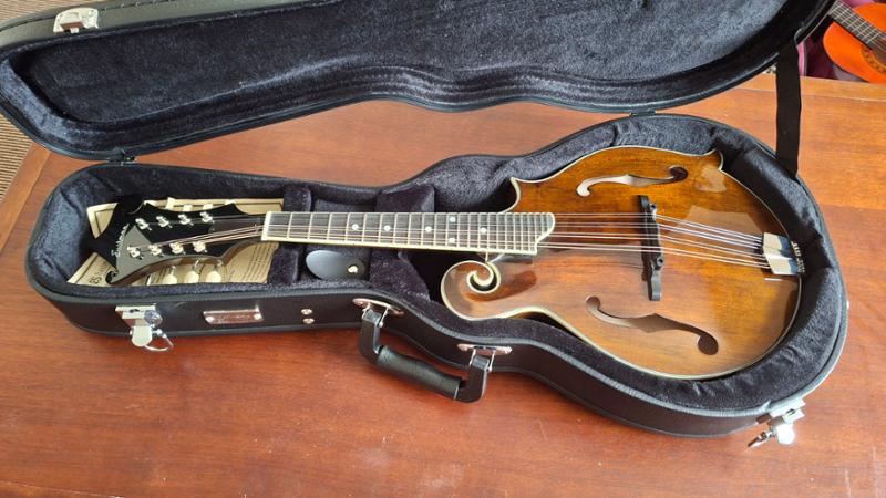 Eastman MD515 F-Style With F-Holes Acoustic Mandolin, Classic