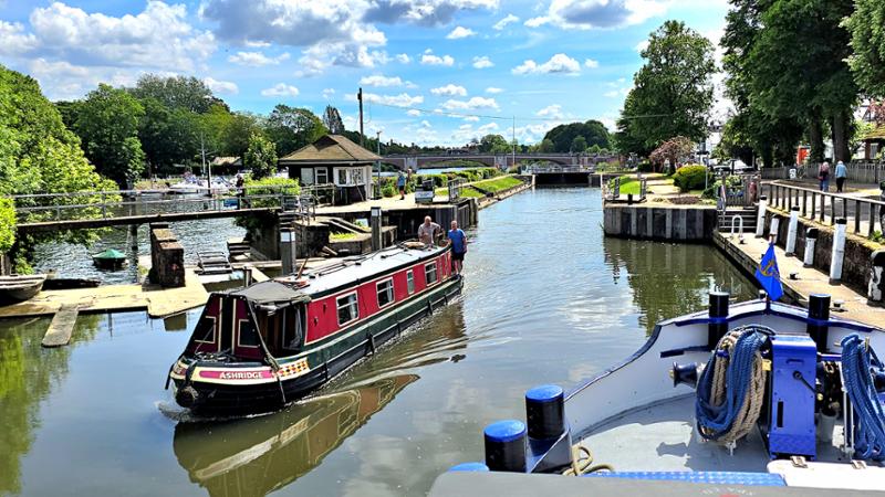 A Charming Barge experience on the upper Thames, The Magna Carta, 240 tons!