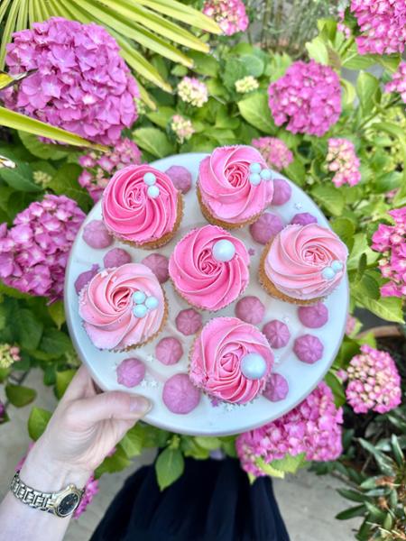 Rose Flower Cupcakes | Box of 6 | Next Day UK Delivery