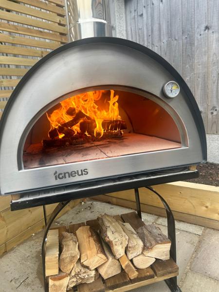 Igneus Classico Wood fired pizza oven… perfect for family gatherings