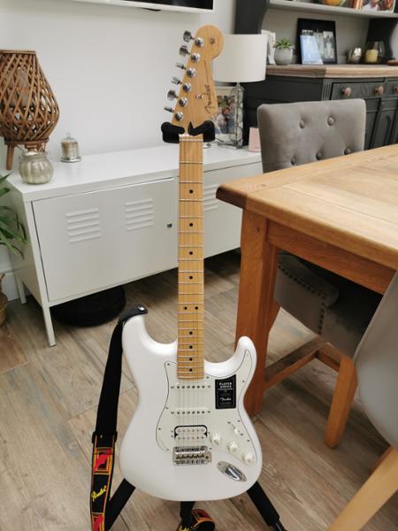 B Stock : Fender Player Stratocaster HSS Polar White Maple fretboard EX DISPLAY NON OG BOX