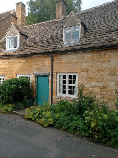 Perfect pretty little cottage