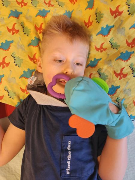 Gummee Mouthing Glove for additional needs Size LARGE