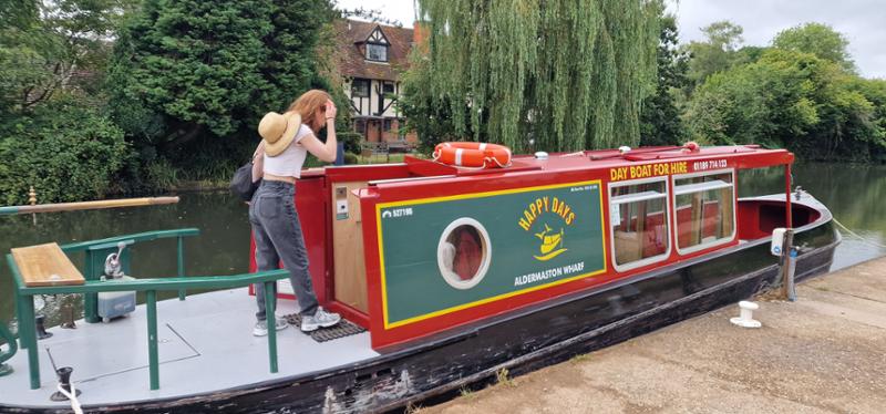 Day Boat Hire from Aldermaston Wharf - Happy Days