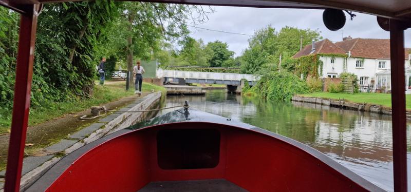 Day Boat Hire from Aldermaston Wharf - Happy Days