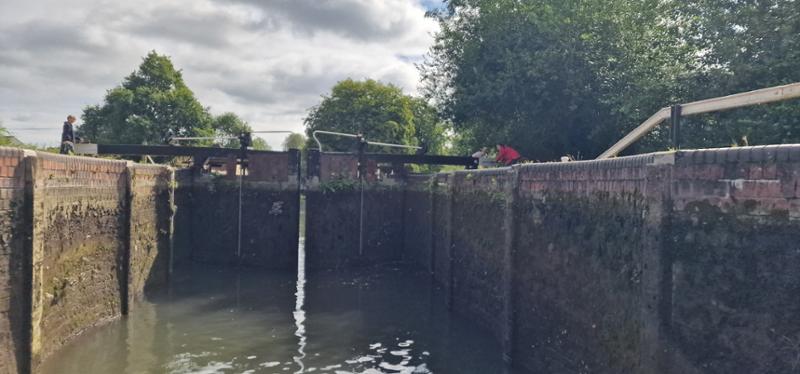 Day Boat Hire from Aldermaston Wharf - Happy Days