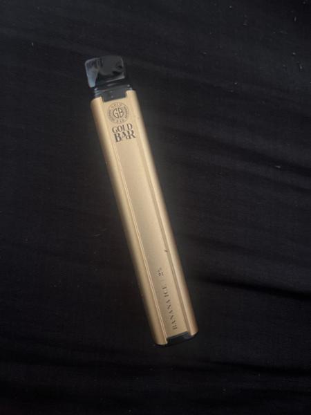 Gold Bar banana ice disposable vape