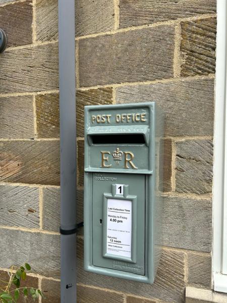 French Grey ER Wall Mounted Post Box