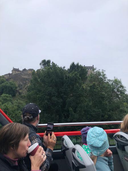 A great hop-on-hop-off  in Edinburgh to see the famous highlights.