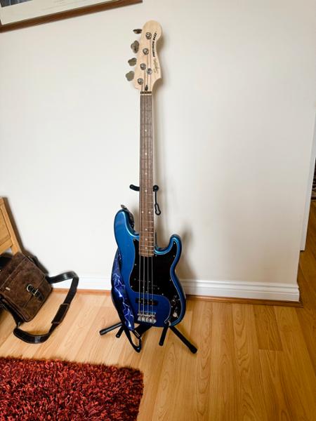 Squier Affinity Precision Bass PJ in Lake Placid Blue