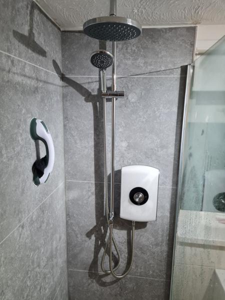 Triton Showers Amore DuElec 9.5kW Gloss White Electric Shower