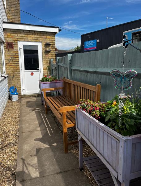 4 x 4 (1.3x1.3m) Corner Arbour With Bench Seats