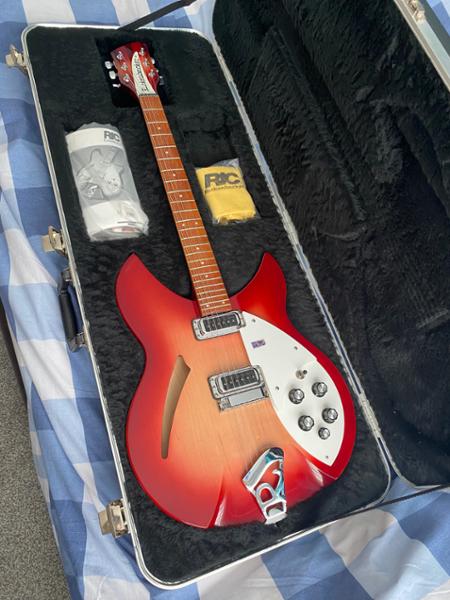 Rickenbacker 330