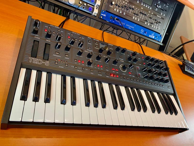 Oberheim TEO-5 Analog Synthesizer