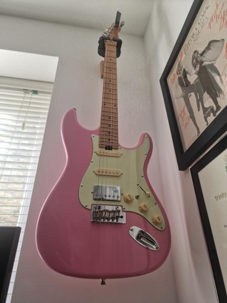 EastCoast ST Deluxe HSS Hardtail Electric Guitar in Shell Pink